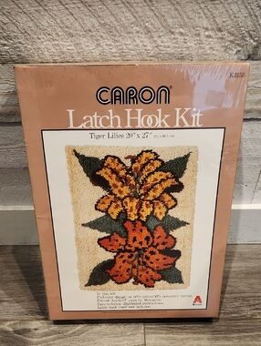 NWT Vtg. 1979 Caron Latch Hook Kit K3153 Tiger Lilies in Orange &Green 20" X 27"
